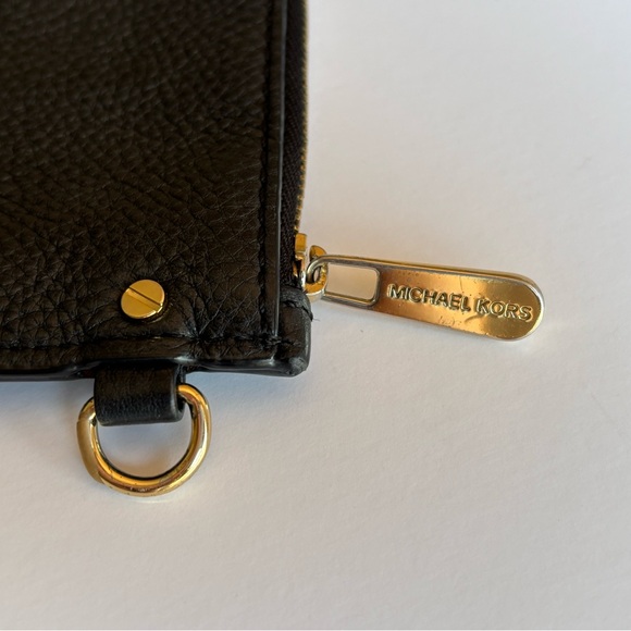 Michael Kors Pouch in Black Pebbled Leather - Picture 4 of 8